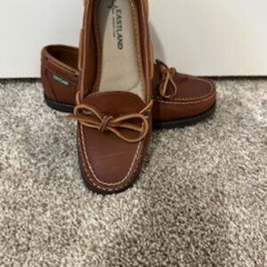 Womens Eastland Yarmouth Mocs - never worn - Pristine Condition!